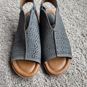 Comfortiva Women's Gray Slingback Gladiator Sandals 9.5